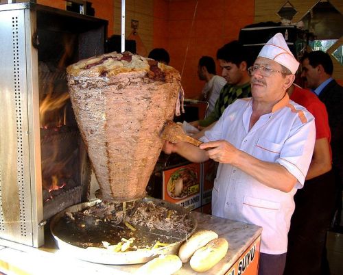 746px-Shawarma_ad_Istanbul_(01.10.2008)